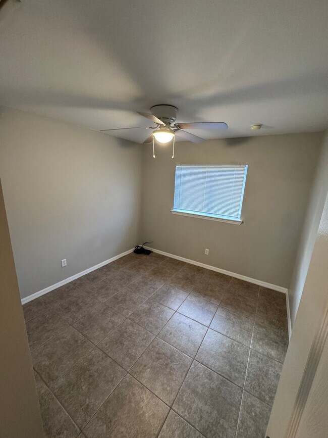 Building Photo - 343 Harold Ave S