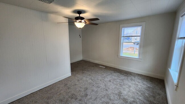 Building Photo - Updated North Side Home