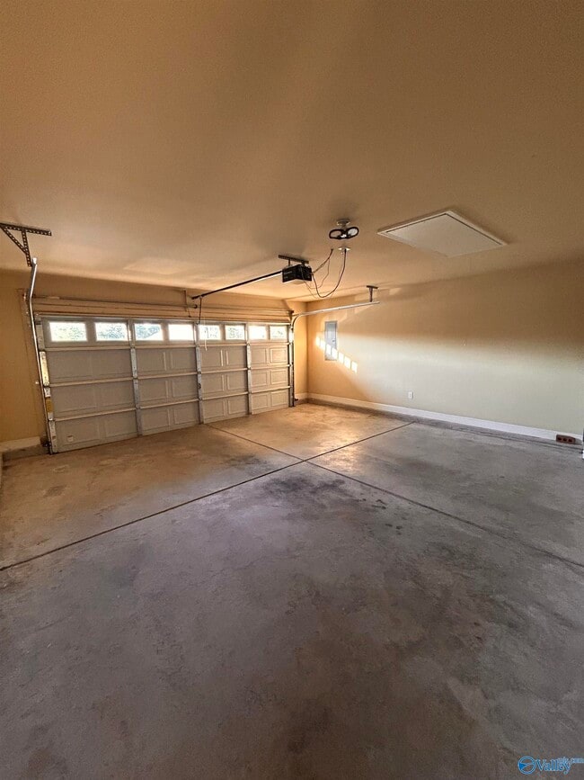 Building Photo - 4955 Montauk Trail SE