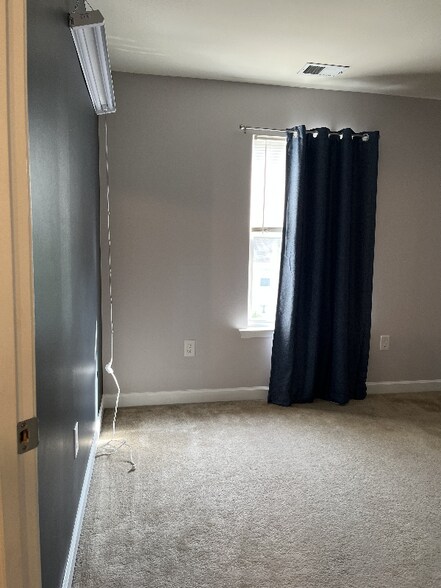 Building Photo - 378 English Oak Ln