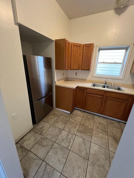 Building Photo - 196 Main St (unit 1)