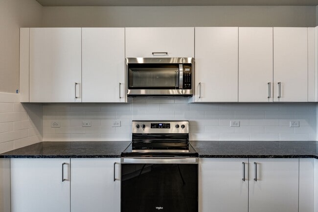 Building Photo - GORGEOUS 3 BEDROOM DUPLEX LOCATED IN MIDLOTHIAN ISD!