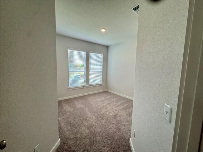 Building Photo - 116 Corn Ln