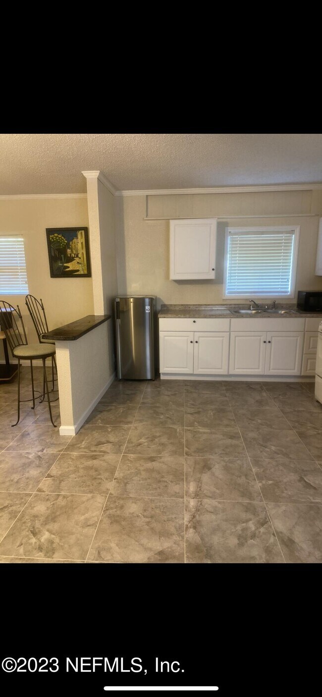 Building Photo - 5557 Floral Ave