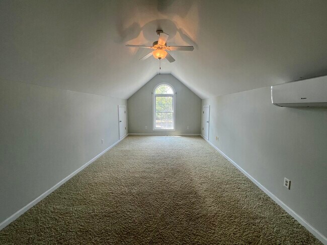 Building Photo - 2105 Harborview Dr