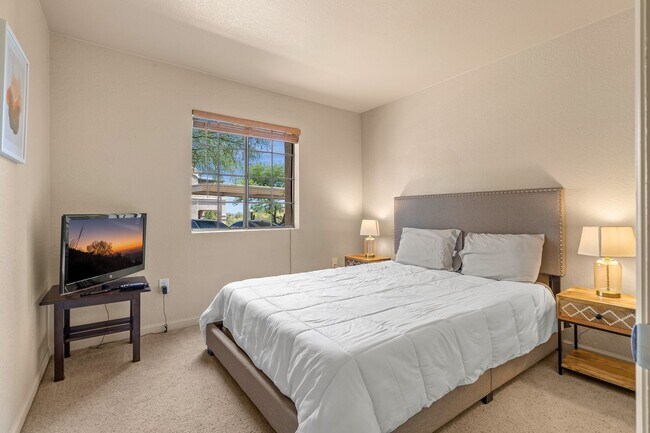 Building Photo - Furnished 3 Bedroom close to Downtown Tucson Pima West and U of A