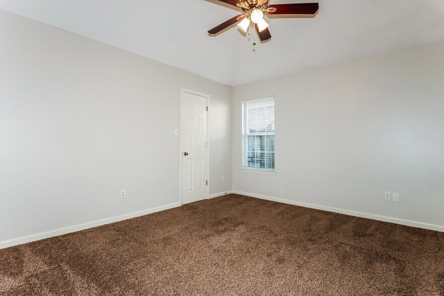 Building Photo - 10104 Cross Hill Dr
