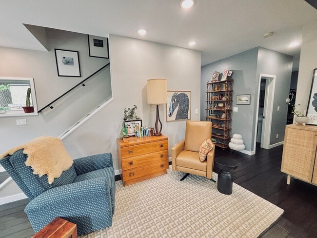 Building Photo - Rare Minnehaha Parkway rental Beautiful th...