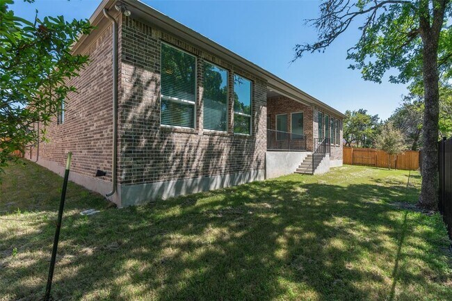 Building Photo - 317 Pigeon River Rd
