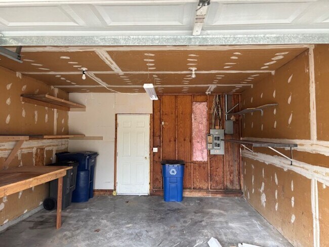 Building Photo - 1005