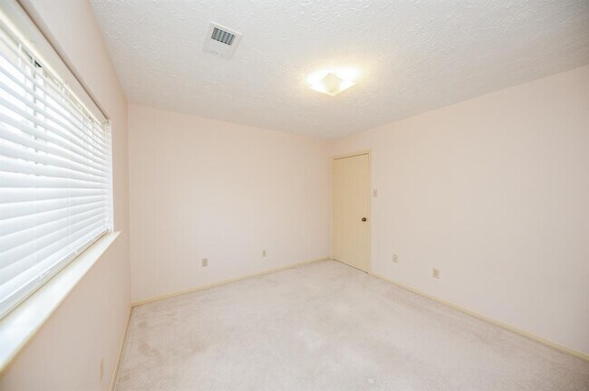 Building Photo - 13211 Rosstown Dr