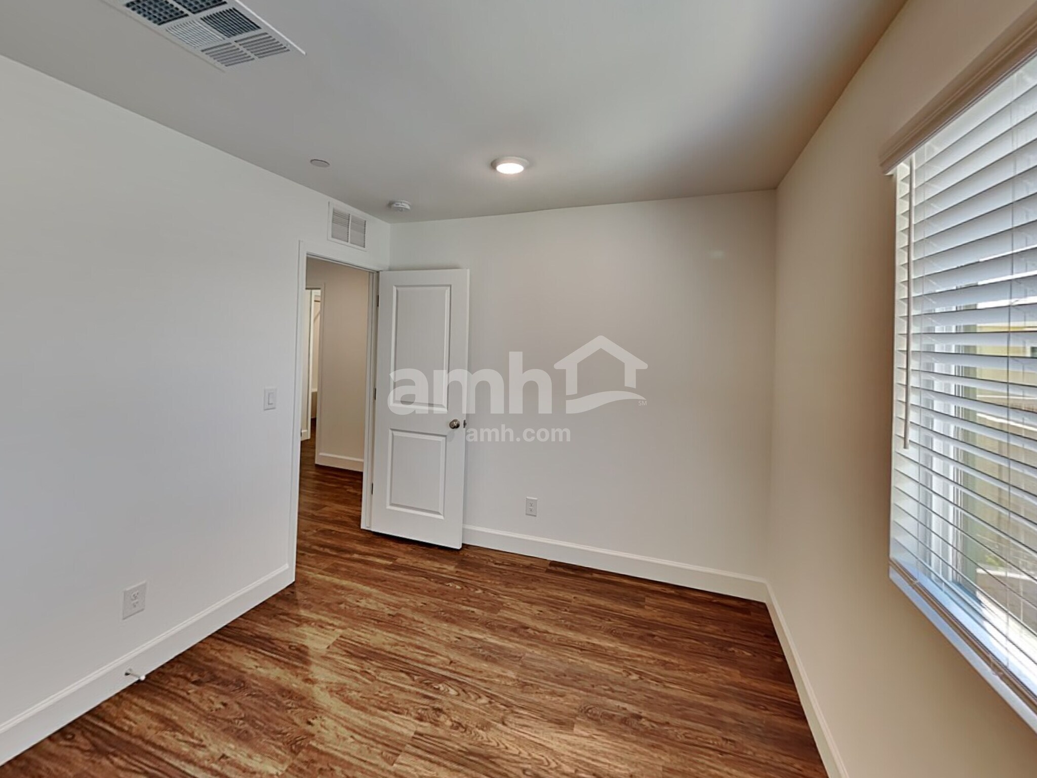 Building Photo - 10081 Roseum Ct