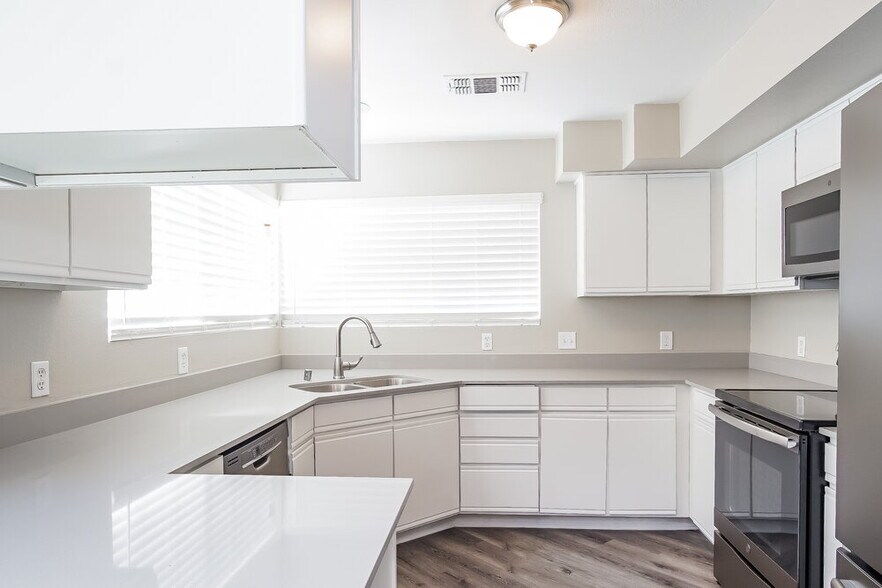 Building Photo - 412 Clifton Heights Dr