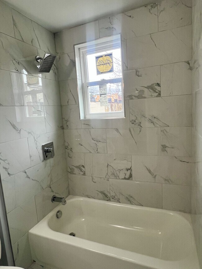 Building Photo - 1212 W Lombard St