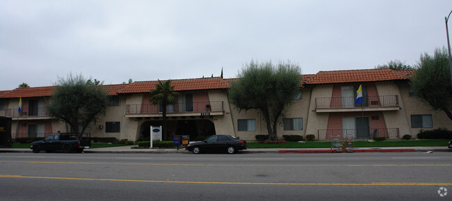 Building Photo - Valle Plaza