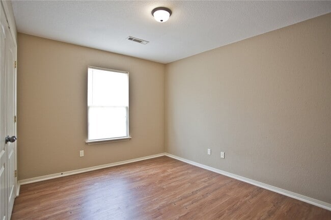 Building Photo - 3012 S B St