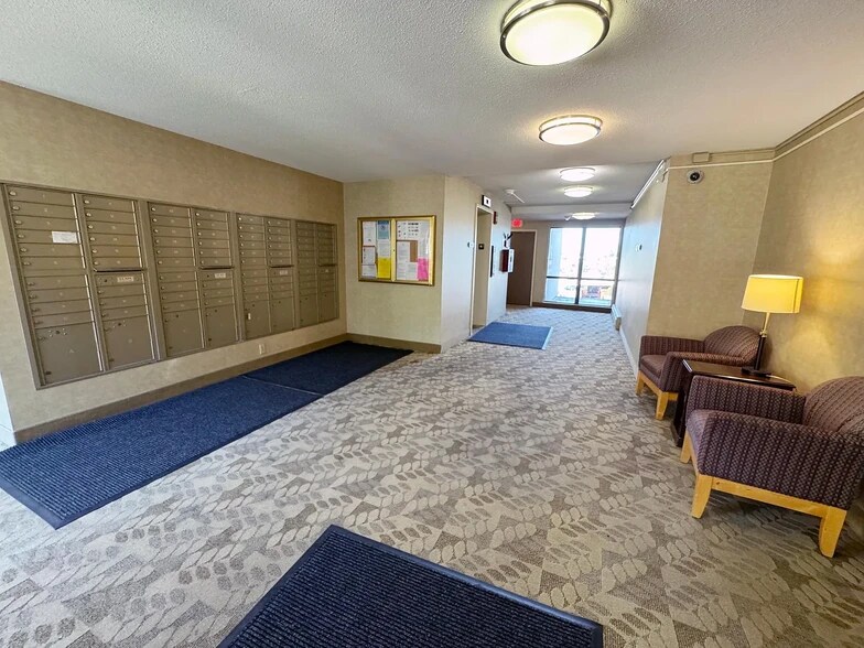 Front lobby with mail boxes - 4530 Park Commons Dr