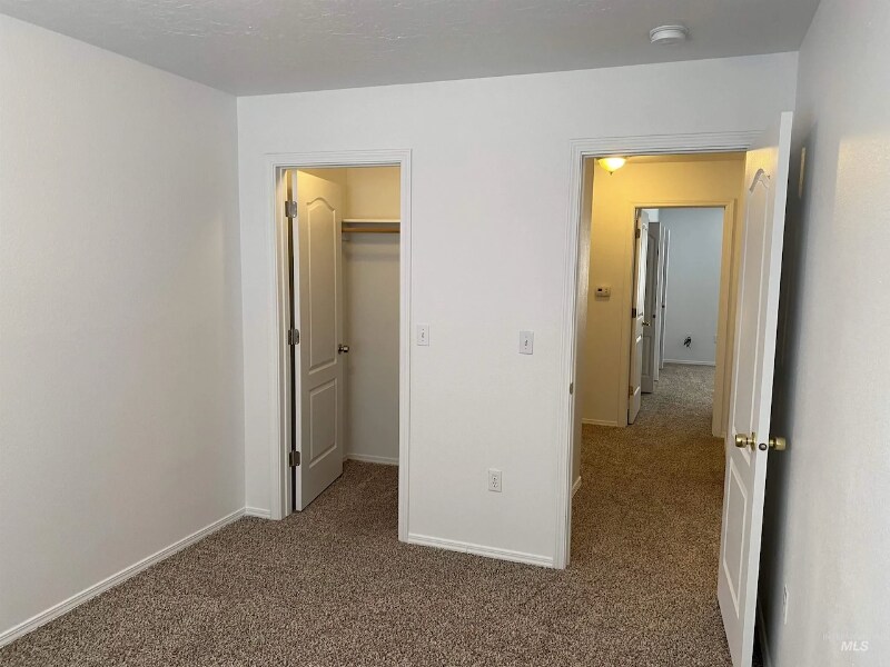 Building Photo - 116-118 NE Lotus Ct