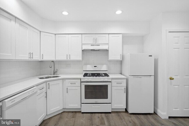 Building Photo - 2205 S 20th St