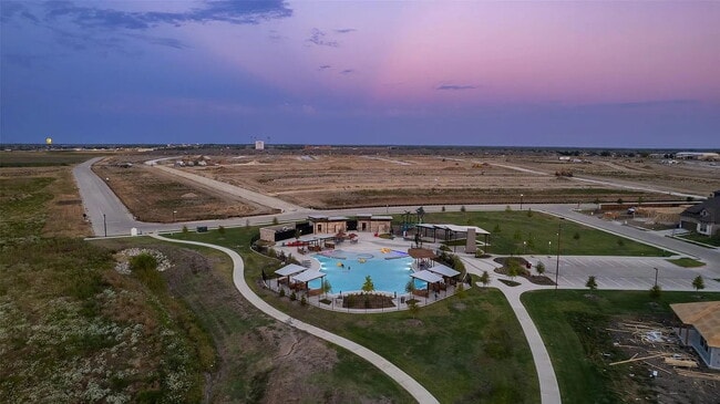 Building Photo - Beautiful 3-bedroom, 2.5 bath home with 2-car garage featuring an open floor plan in the heart of...