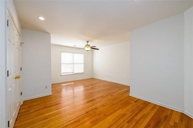 Building Photo - 1560 Oak Park Cove