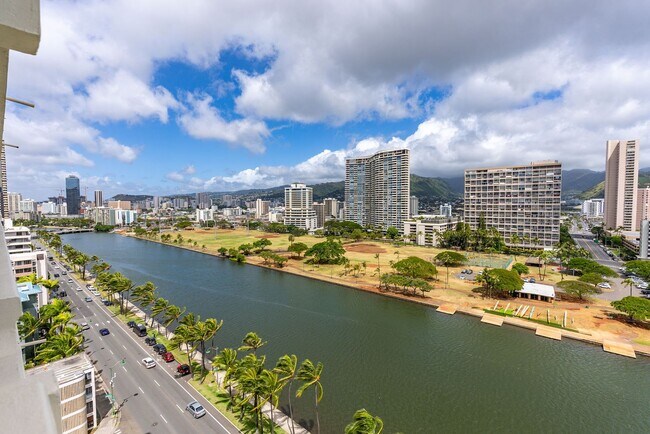 Building Photo - Renovated Unfurnished 2 bedroom, 1.5 bath ...
