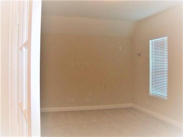 Building Photo - 2560 Valley Glen Dr