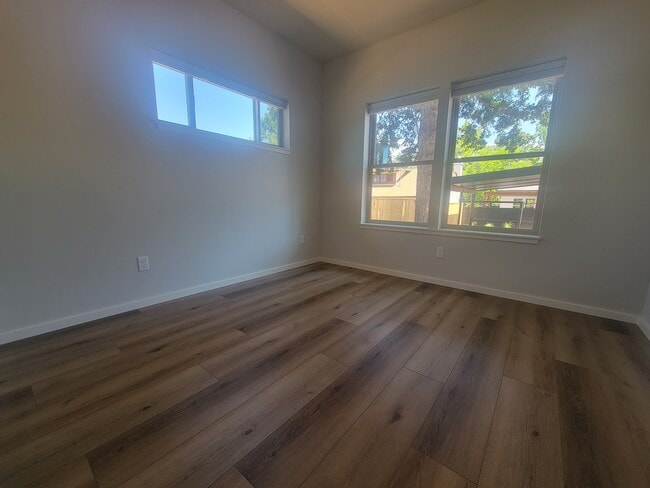 Building Photo - 395 S Mountain Ave