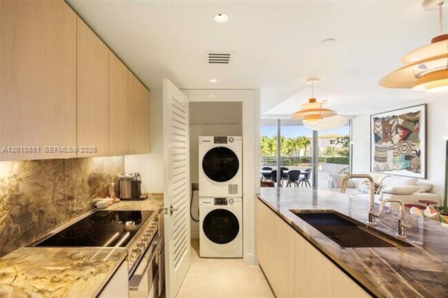 Building Photo - 5875 Collins Ave