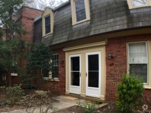 Building Photo - Updated 1BR/1BA 2-level TH in great location