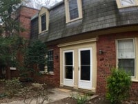 Building Photo - Updated 1BR/1BA 2-level TH in great location