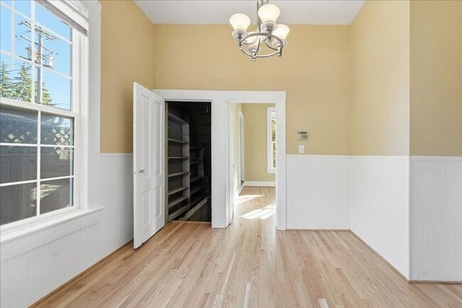 Building Photo - Charming Updated Home in SE Portland!