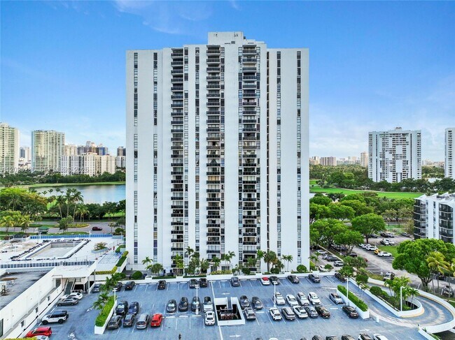 Building Photo - 3625 N Country Club Dr