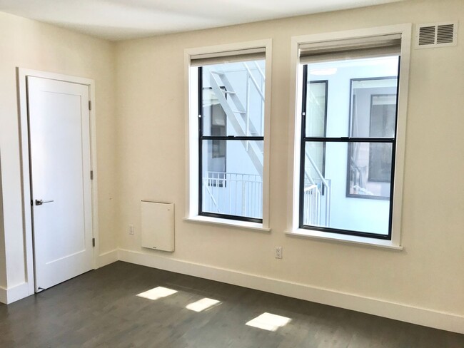 Building Photo - HIP 1BR/1BA Mission MODERN!  Laundry in Un...