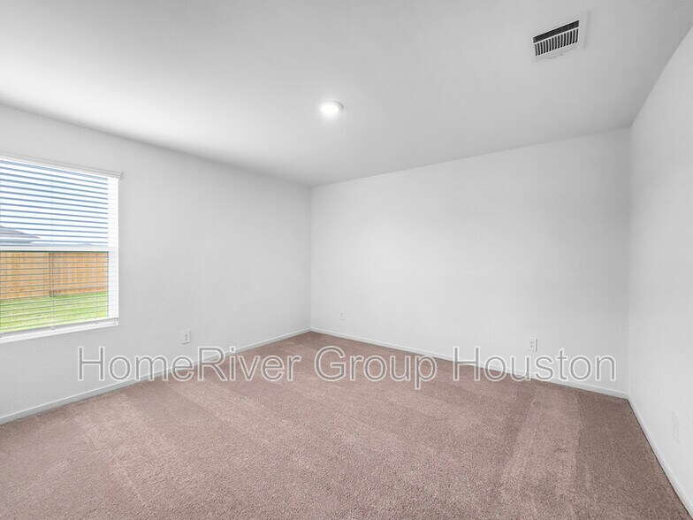 Building Photo - 16480 Blossom Grv Dr