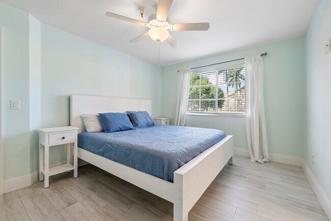 Building Photo - 123 Yacht Club Way