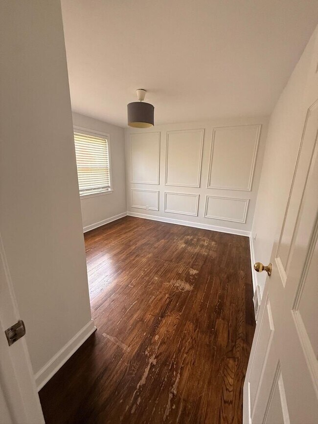 Building Photo - GREAT ANN ARBOR LOCATION – 2-BEDROOM END UNIT!