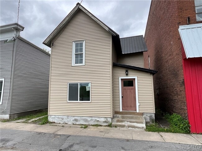 Primary Photo - 459 Holly St