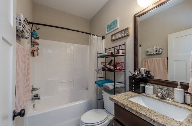 Building Photo - 1117 Oney Hervey Dr