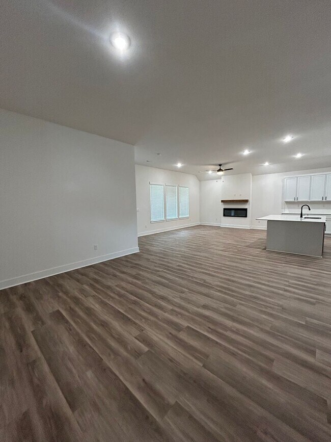 Building Photo - Modern Luxury Living in the Heart of Siloa...