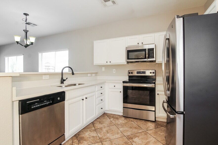Building Photo - 7210 S 8th Pl
