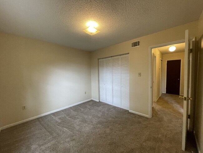 Building Photo - Apartment for Rent