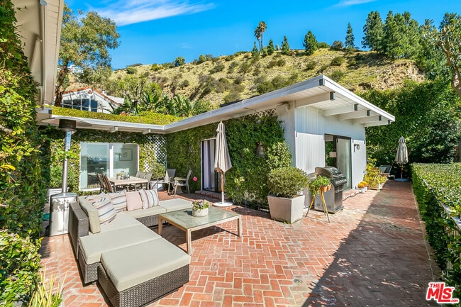 Building Photo - 1644 Marmont Ave