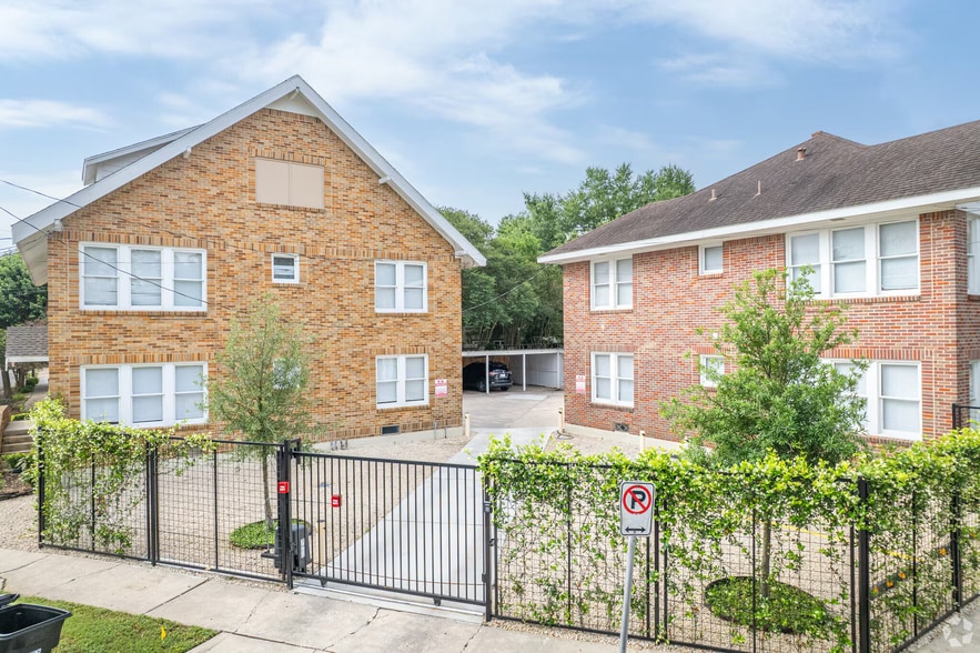 Gated Parking - 4907 Louisiana St