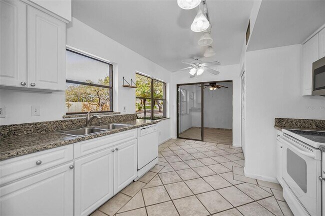 Building Photo - 10626 Longwood Dr