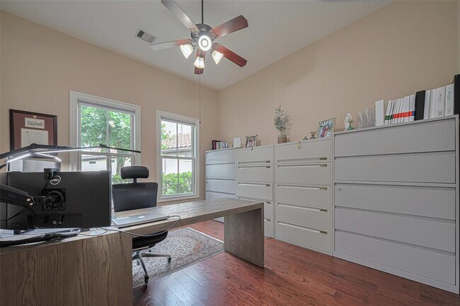 Building Photo - 3 Ivy Castle Ct
