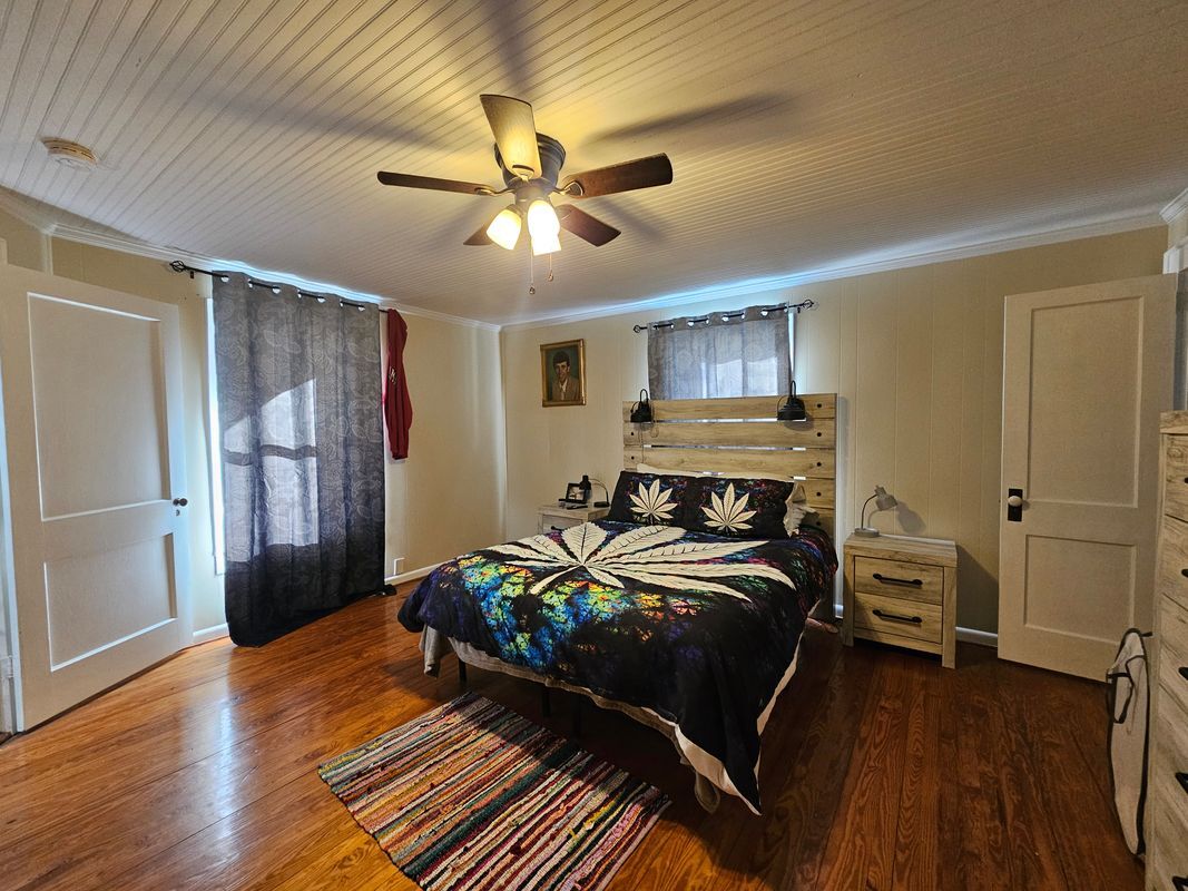 Building Photo - 208 W Main St