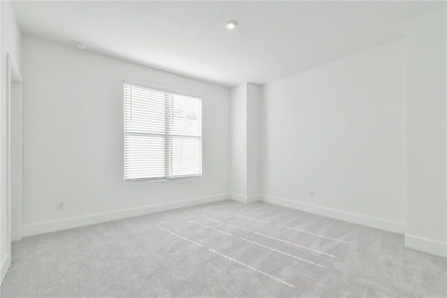 Building Photo - 490 Harmony Ter NW