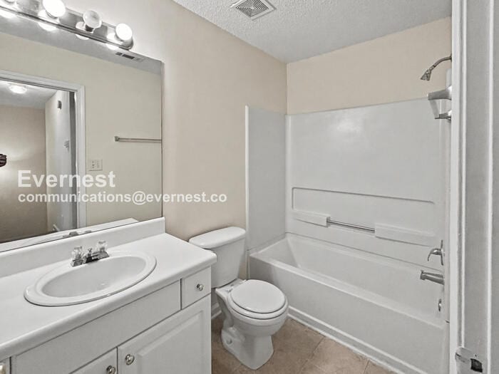 Building Photo - 6699 Sunset Hills Blvd