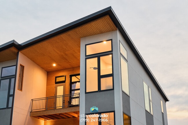 Glenn St - 2248 Glenn St